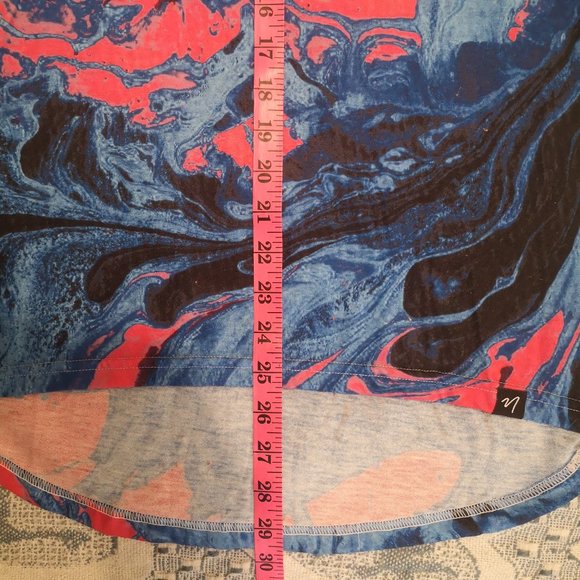 3/$20 Nuvango hip length short-sleeve top - Picture 8 of 8